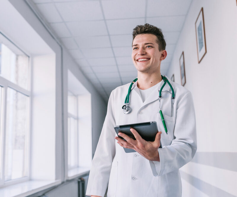 Simples nacional, conheça o regime tributário e quais as vantagens para o médico recém-formado.